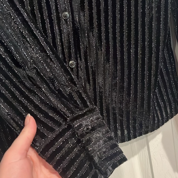 NWT House of Harlow Shimmer Velvet Button Down Shirt - Picture 4 of 5